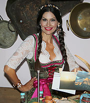 Fashion-Bloggerin Jeannette Graf bei der "Diamonds Wiesn" im K&auml;fer am 21.09.2017  (&copy;Foto: Martin Schmitz)